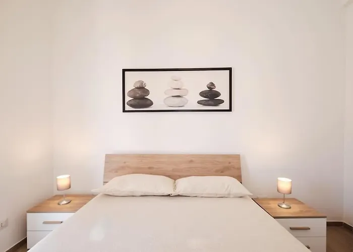 Apartment Ospedale Gemelli-vaticano Domus Di Pace 1bdr By Hotea *
